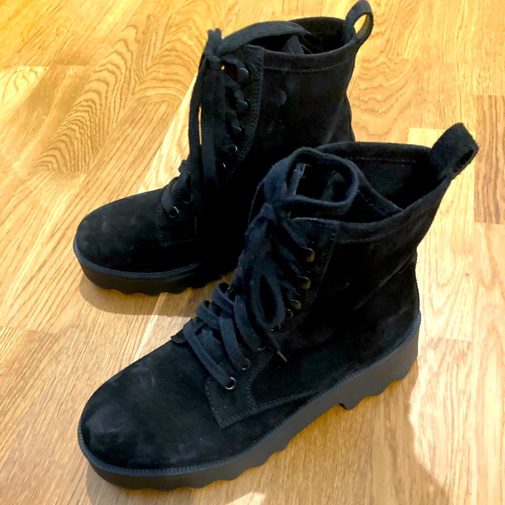 NWT Black suede Aerosoles  combat boots!